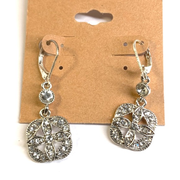 Jewelry - Silver Rhinestone Flower Leverback Earrings Sparkle Vintage Style Jewelry